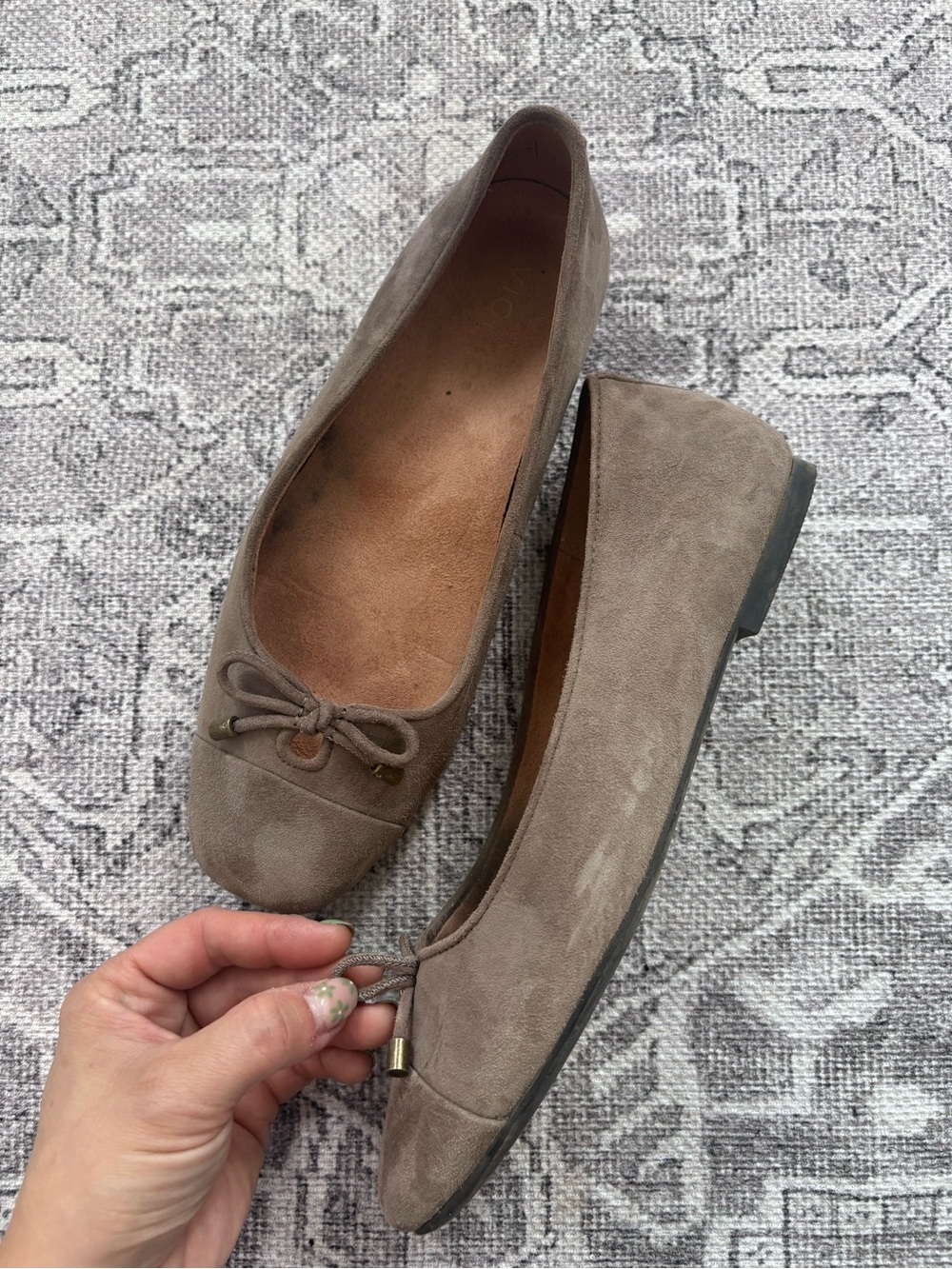 Vionic Klara Taupe Suede Ballet Flats sz 7.5 but fit like 8